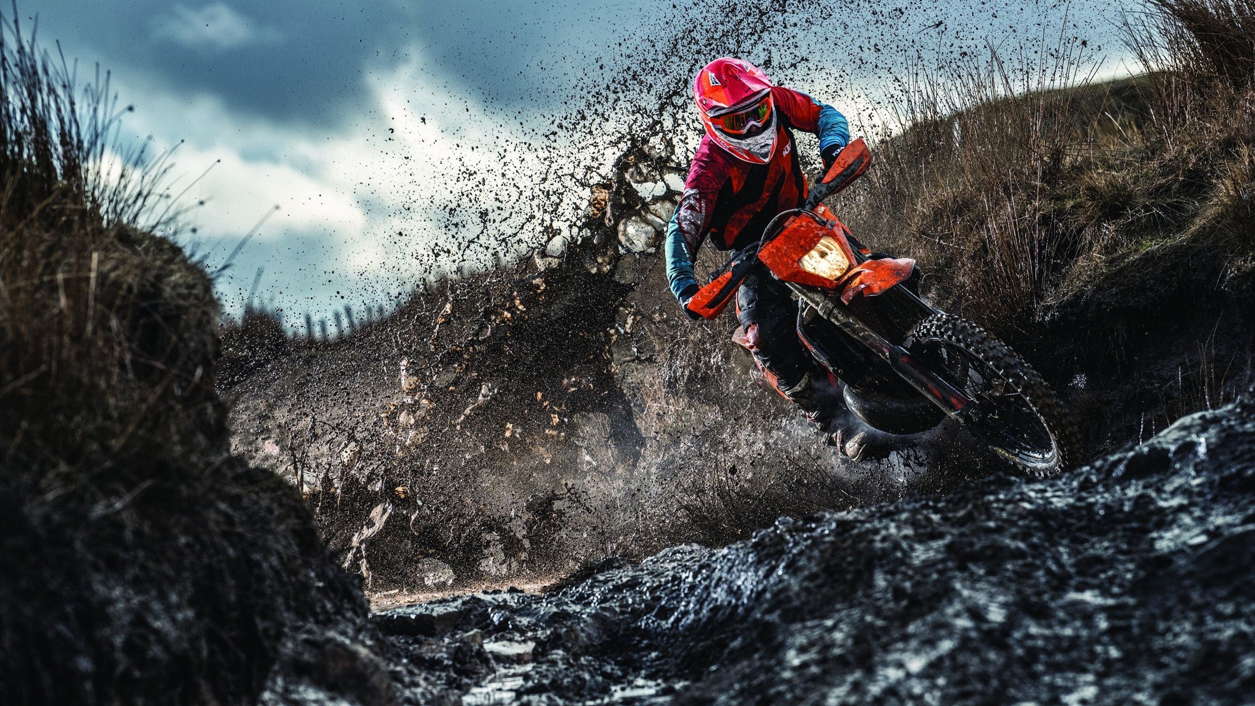 “高新体育中心：网球选手挑战赛场，激战正酣”